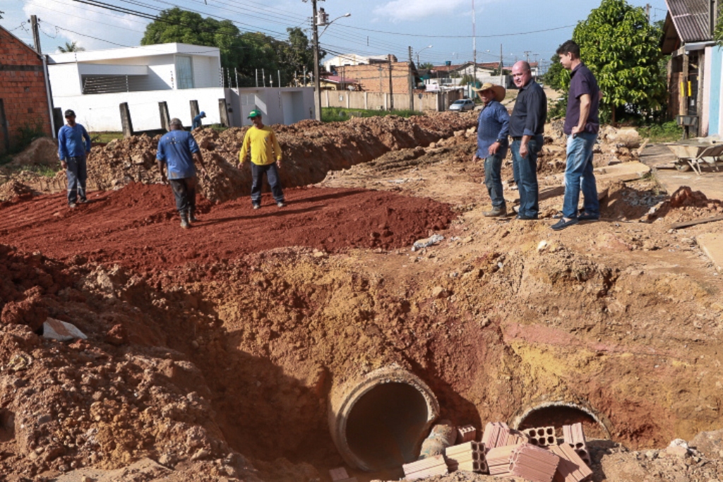 Prefeitura Faz A Drenagem Da Rua Rio Branco Vipfesta