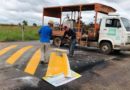 DER instala quebra-molas e faz sinalização vertical no Anel Viário de Ji-Paraná