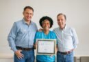 Sílvia Cristina recebe certificado por sua atuação como coordenadora de leilão do Hospital de Amor