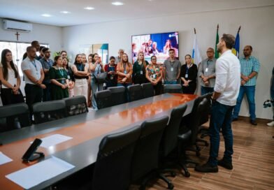 Prefeito Affonso Cândido recebe acadêmicos da Estácio Unijipa